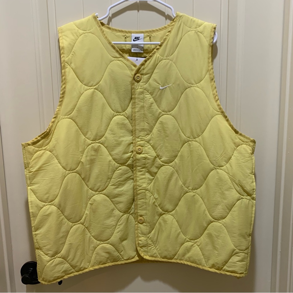 Nike Life Men's Woven Insulated
Military Vest DX0890-700 Yellow
Size Large